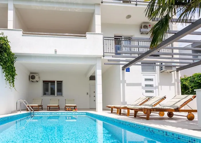 In Omis, Private Pool Willa *