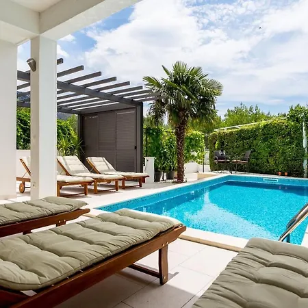 In Omis, Private Pool Villa Duce