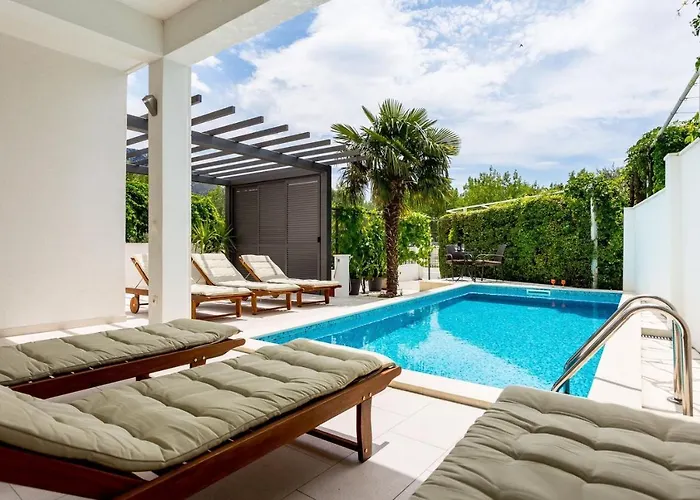 In Omis, Private Pool Villa Duće